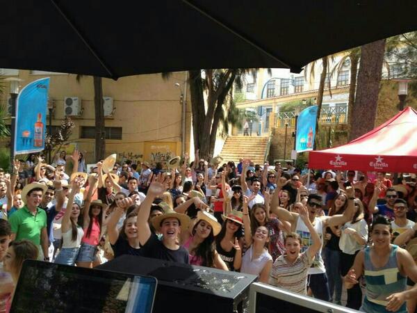 AytoArchena's tweet photo. #Archena entera disfruta con la  #Feriadedía14 de @candeladecopas!! #FiestasCorpusArchena http://t.co/qULM27oICw