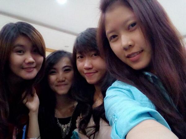 DiFtalie's tweet photo. With @xiaomeytan @Dechy_Vee @sellavianti http://t.co/F6LSPUgh8y