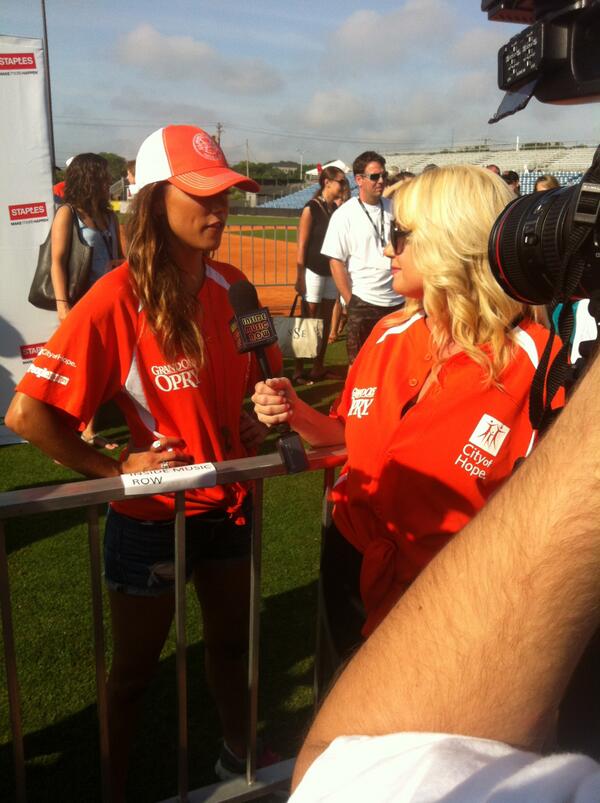 InsideMusicRow's tweet photo. Had fun with @kramergirl this morning for COH softball game!  With @kellylynnjanson and @ZUUSCountry! http://t.co/z7cQiu7AHw
