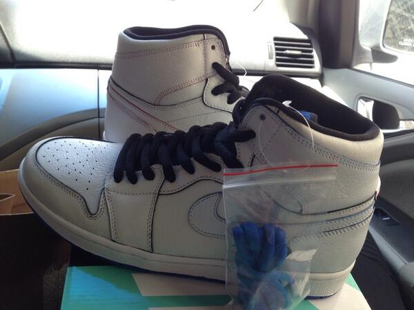 jamesdelouts's tweet photo. Shout out to the best service in the game! @SneakerheadFrat only guy that can actually confirm you an RSVP thanks! http://t.co/EOO9v1oU1X