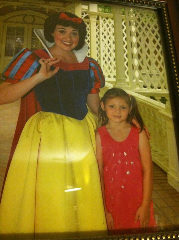 roxy_in's tweet image. Look guys it's my BFF when she was little! #embarrasingmoments  @ToriK_Official