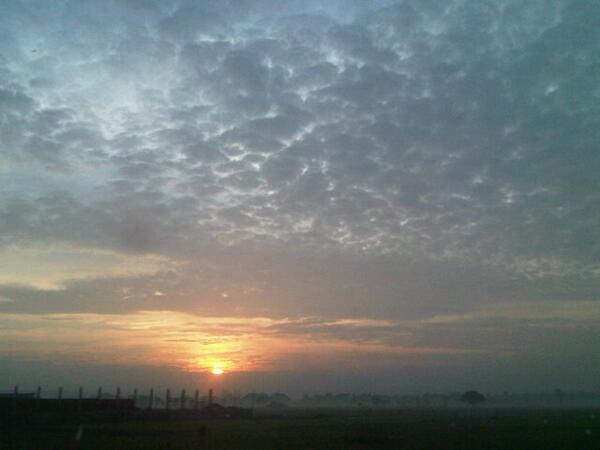indriwidyaa's tweet photo. Selamat pagi suramaduuuu http://t.co/Igh11Ao7MZ