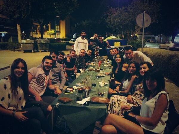alvawitons's tweet photo. Celebrandoo cumpleañosss de KEN..!!buena cenaa..! http://t.co/vjeRyNjOdt