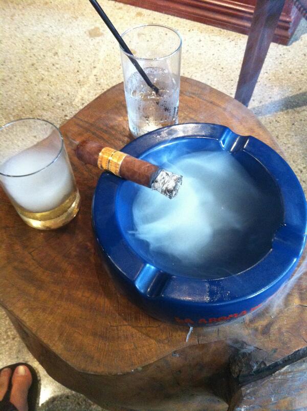 VegaCigars's tweet image. The smoke from the @EPCarrillo Inch was so damn tasty my whiskey and the ash tray tried to steal it! #vegastyle #LOTL