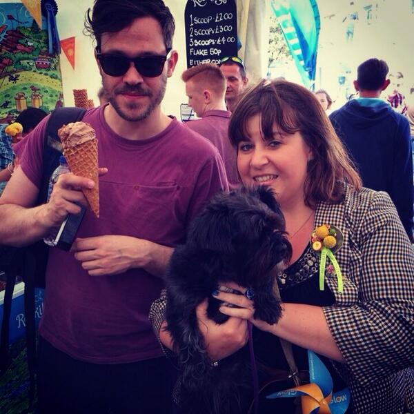 JodieS2's tweet photo. Thanks for your time and making one life long fan ( and her dog) VERY happy! @will_young31 #icecreamenvy http://t.co/DAiLCxhZxD