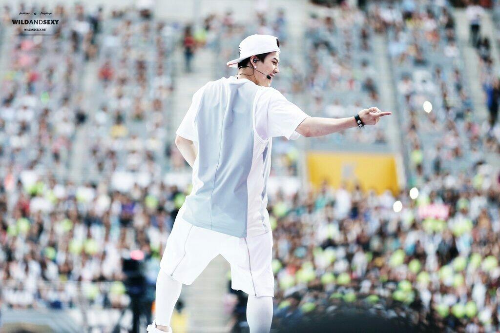 BpjBcohCQAATqMr.jpg:large