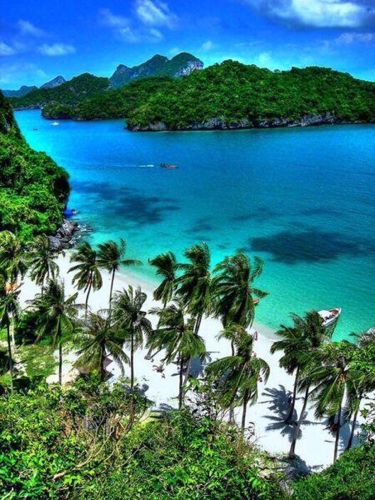 poclarky's tweet photo. @lloydabraking 
Lloyd get my bed on that beach, I'm on my way to your paradise island xxx http://t.co/xwqq0qoyip