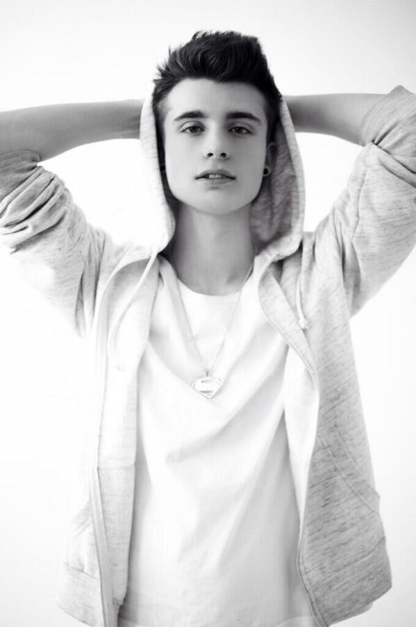 jennifermalikz's tweet image. He's so gorgeous tho😍