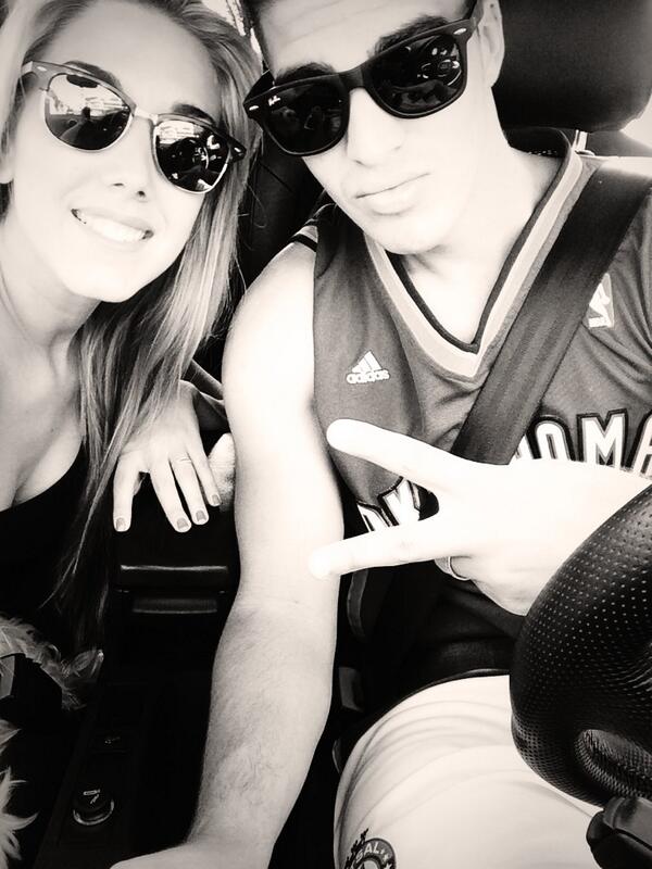 AndreaSerna03's tweet photo. "@Madrigal7j: De camino a la playita con mi preciosa❤️ http://t.co/QiRy8YwrRC" porfin!! A disfrutar mucho mi amor♥♡