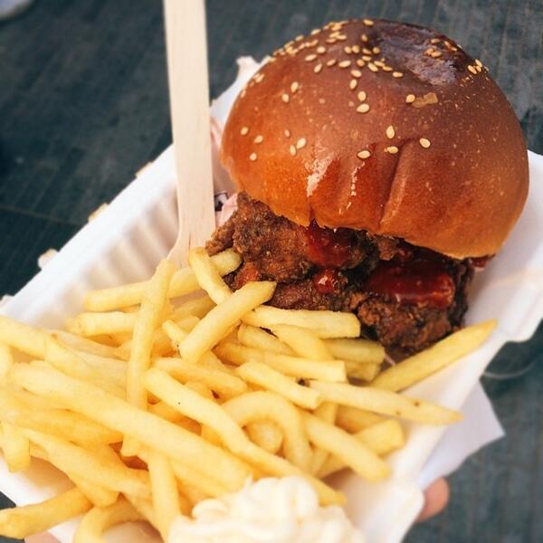FoodNomCom's tweet image. Yesterday's Buttermilk Chicken b&amp;amp;q ap with Korean Slaw and hot Sauce! Delicious! From @spitandroast @kerb_ #foodn...
