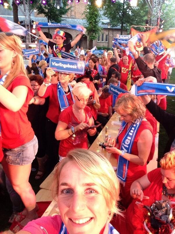 Het stemmen heft geholpen!! Het fantastische project van #Vierlingsbeek wint <a href="/dorpenderby/">BrabantseDorpenDerby</a>! Blije coach!