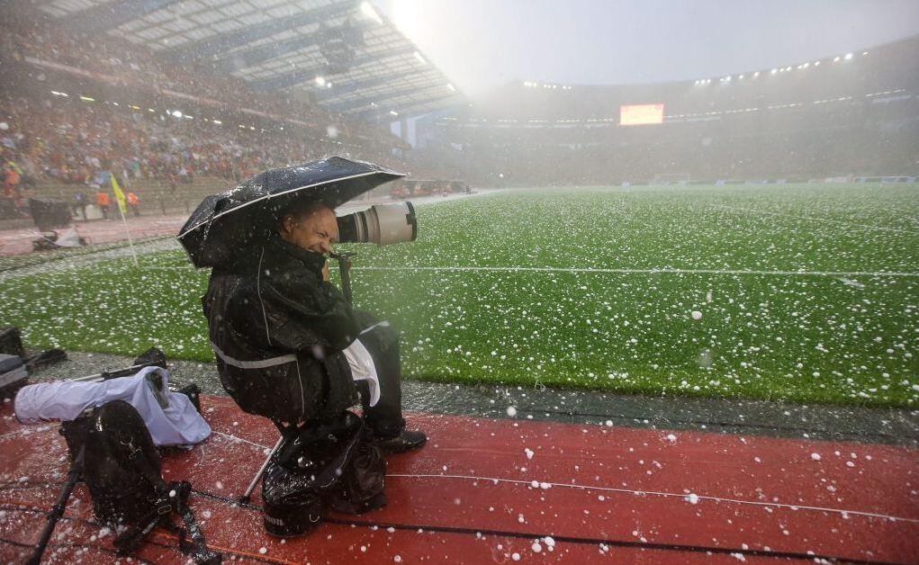 Bajo la lluvia de piedra! Belgica 1 vs Tunez 0