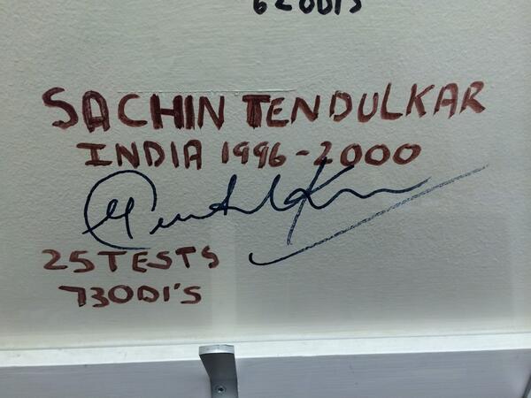 ravibopara's tweet photo. On the dressing room wall of the away changing room at the oval. What year did Tendulkar sign this wall? http://t.co/QX8IVutfmk
