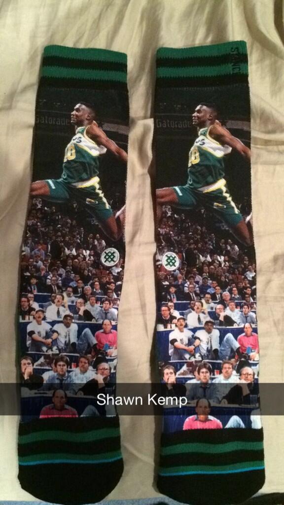 1_2skiptomylou's tweet image. Wet new socks #shawnkemp #thereignman