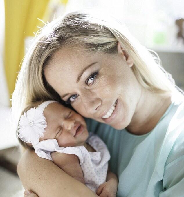 Kendra Wilkinson Baby Hank