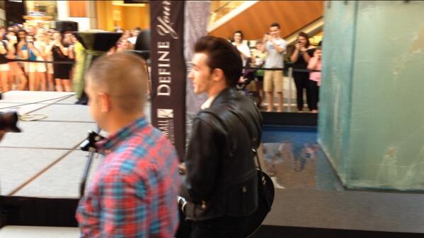 I was this close to Drake Bell today. #itmakesmehappy