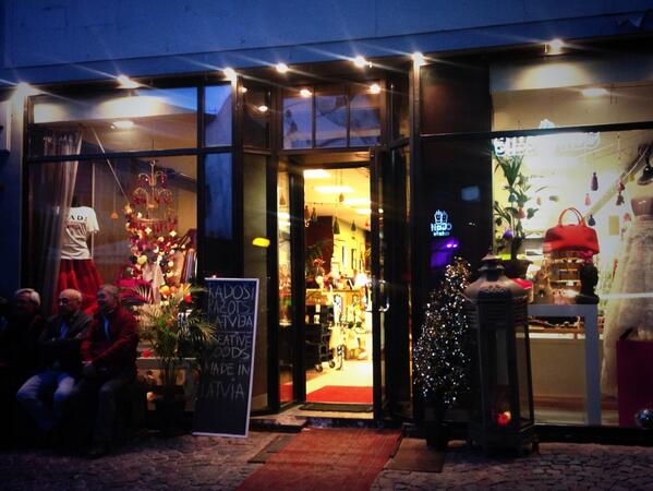Christmas_PopUp's tweet photo. Pusnakts burvība Šķūņu 15. Vasara sākusies! http://t.co/jI2dJnIDCw