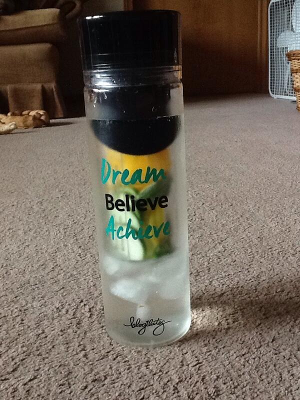 k_hoppWI's tweet photo. @blogilates I've been waiting all week for you!!!! #obsessed #reJUNEivate http://t.co/rXpEM5jKg8