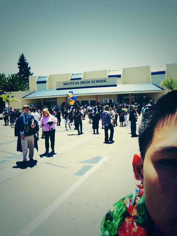 Kiirbyisthename's tweet image. It's been real MHS. Been one hell of a ride these past 4 years 🎓 #hsgraduate #2014