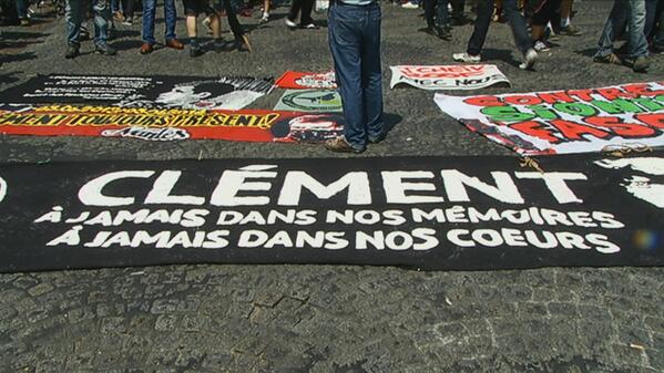 CNEWS's tweet photo. Hommage à Clément #Méric ce samedi à Paris, mort il y a un an après une rixe ac des skinheads> http://t.co/aiPdUHQazU http://t.co/0pON7Ww2QC