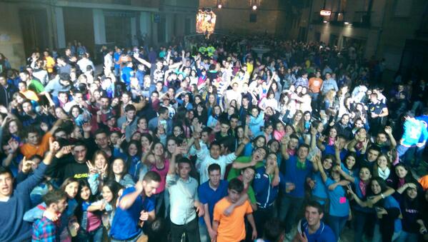 grupo_lahuella's tweet photo. Otra de Carbonero el mayor..!! Tremenda fiesta..parecemos panorama ya jajaj.. http://t.co/Vz9yLnyoGD