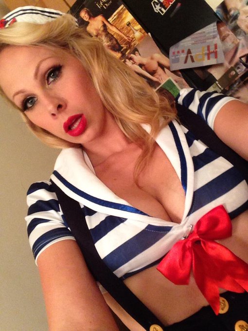 Helllllllo sailor. Goin on now sending love. G http://t.co/73XocHIAZu