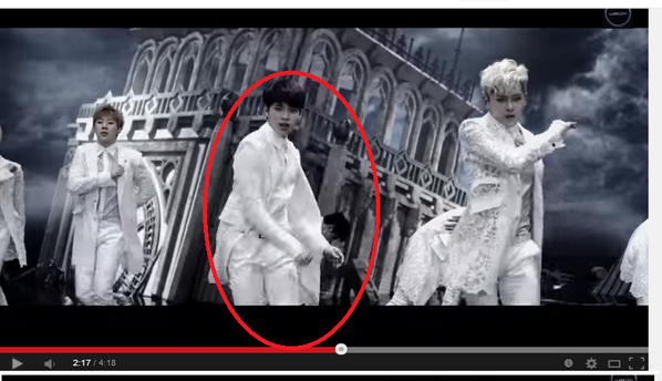 AliceYeollipop's tweet photo. @Official_IFNT Error1 The arm of woohyun http://t.co/RLjJHxHd4B