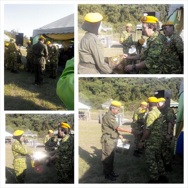 relamalaysia's tweet photo. Antara pemenang-pemenang #UKMRTanahMerah menerima hadiah @Zahid_Hamidi @KP_RELA @KDNPUTRAJAYA http://t.co/vLBbHDiXTB