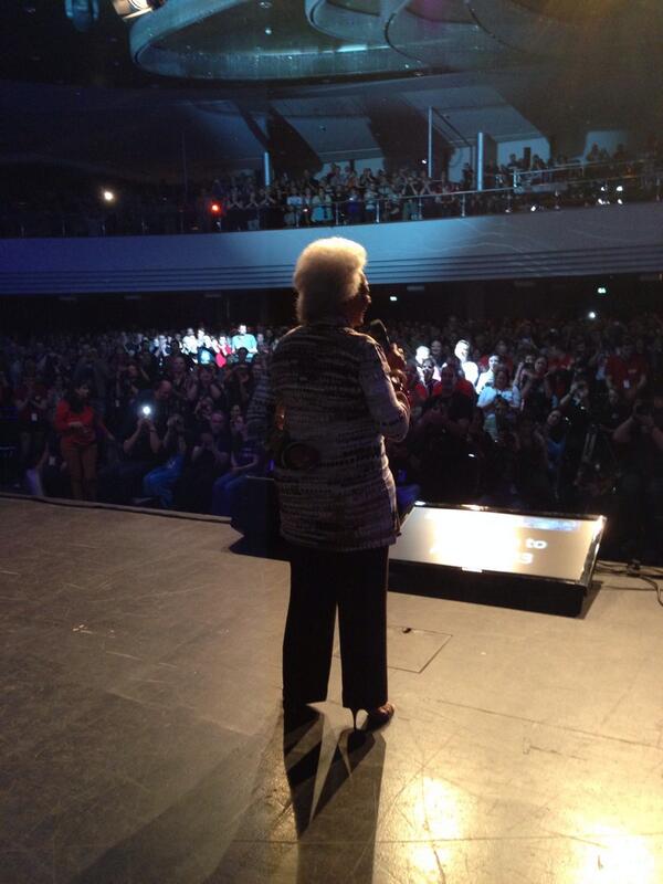 GarrettRWang's tweet photo. @RealNichelle During OpeningCeremonies @fedcon #fedcon2013 #LegendaryLady http://t.co/PhIVsSAbIe