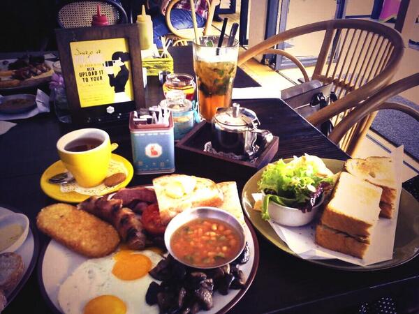 KevinAlex02_'s tweet photo. @m1ssbee brezze breakfast http://t.co/AHkfJ6dQPK