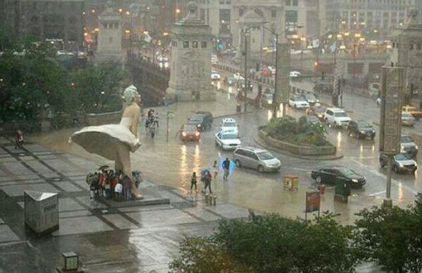 siemprecrudo's tweet photo. Que mejor lugar para albergarse de la lluvia. http://t.co/1bD409CkyA