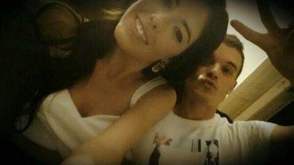 tomygarciad's tweet photo. Fever nigth @iraatigonz ole la niña http://t.co/V7hmqfDE2G