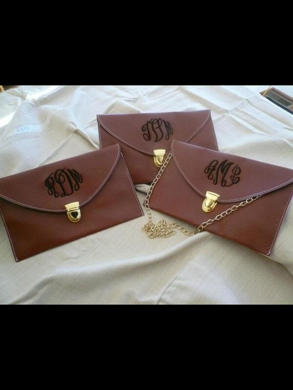 oliversoriginal's tweet image. You can never have to much monogram! These monogrammed clutch purses are ADORABLE for summer #monogrameverything