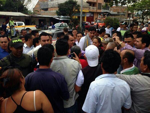 AliciaArango's tweet photo. Huila presente con #ZuluagaPresidente http://t.co/byyoj3tg4c