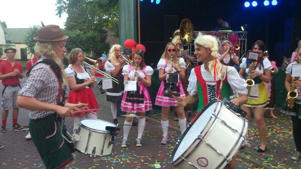 _Wilhelmientjes's tweet photo. Bedankt lieve Pretbanders! Het was een geweldig feest. @pretbandhob @OnbekendBand http://t.co/eUmyBO0IlN