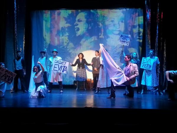 marcerozas's tweet photo. Evita ! Uno de los musicales que podrás disfrutar en @nochesdbroadway viernes y sábados 20:30hrs @CentroMori Vespucio http://t.co/Du2yBnPPwE