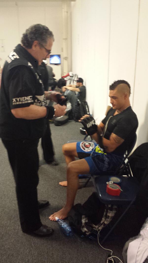 TeamDinami's tweet photo. @StitchDuran prep @DiegoSanchezUFC  @JacksonsMMA @TeamDinami #bigwinburque @Torque1net @AutoShopper @TrainingMask http://t.co/UD94dXzeri