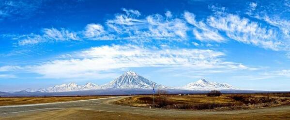 WupUSA's tweet photo. #Photo: Volcano like a home by Axell444. "Домашние вулканы": Корякский, Авачинский, Козельский. Three volcanoes: ... http://t.co/fBGFdud7Sa