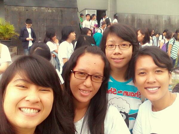 mariamiaanggun's tweet photo. @ecogreen2014 siap siap tanam #ecogreen2014 #letsplantthefuture #tourthemuseum #merapi #uajy #selfie http://t.co/MLybESzK8W