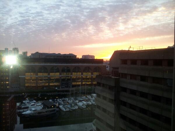 SimonTyler1's tweet photo. Day 8 5am London City Centre - it's going to a glorious days spin down to Brighton. @bcitchallenge#bcitchallenge http://t.co/T3bN3xuEE4