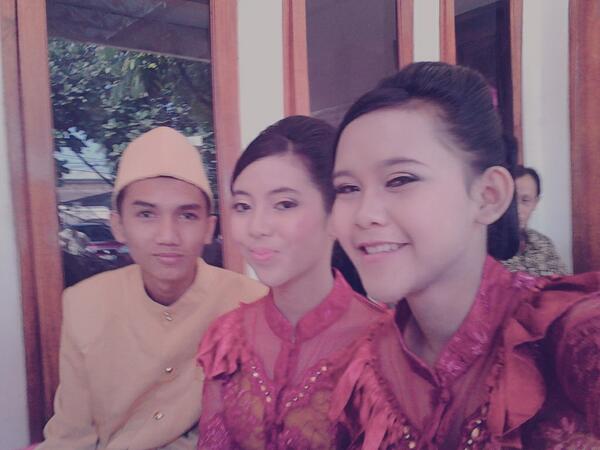 tya_agis's tweet photo. @Gumelar_18 @FirlyPermata http://t.co/7VCcUyp7Ho