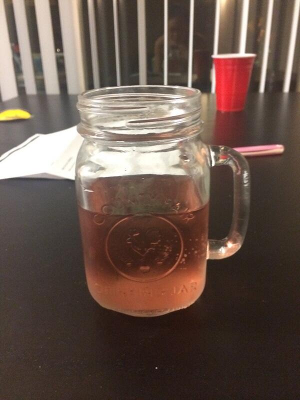 slangiee's tweet photo. @taylorebarnhill this is my glass of Franzia http://t.co/2nxLALx2ub