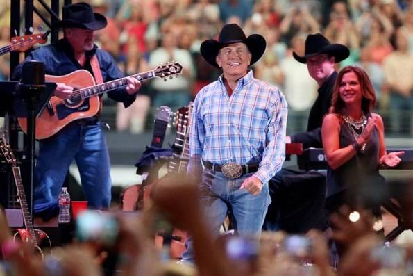 dmnfood's tweet photo. Photos: 100K fans join George Strait as the cowboy rides away http://t.co/6gz78Elb5r  #DMNStrait http://t.co/gpV7JiJfte