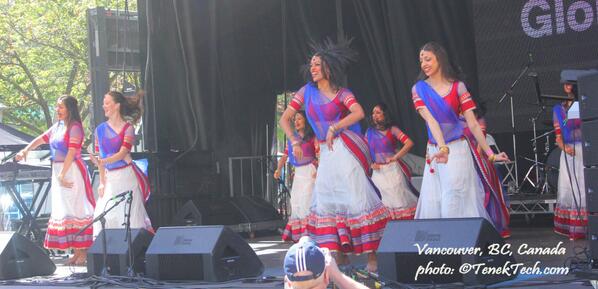 tenektech's tweet photo. #picture #BhangraLove @VanCityBhangra  
 Downtown Bhangra  @VanArtGallery    
Leela Dance Group 
#Vancouver http://t.co/evQAPY1sAQ