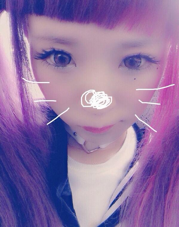 Lapis Sota No Twitter れおにゃん 前頭パープル エクステにはピンクのメッシュが入ってるよ 顔周りの左側と前髪の内側にもインナーカラー ポイントカラーをしてあります そして前髪は斜めでよりピンク強調して個性的に パープル ピンク メッシュ