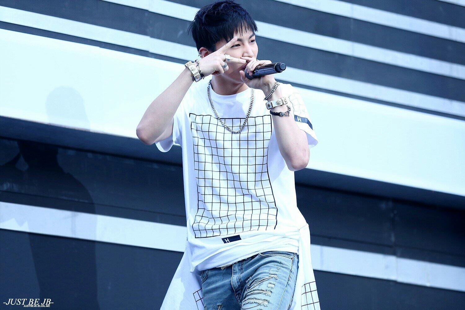 BplOuW2CEAAgswf.jpg:large