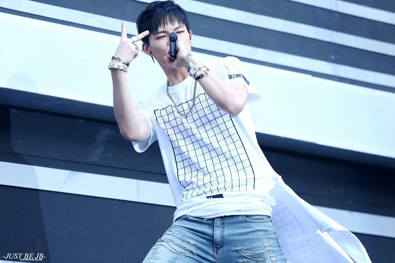 BplOuyBCEAA8-1y.jpg:large