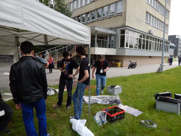 Projekt_PIWO's tweet photo. Ekipa @Projekt_PIWO przy pracy http://t.co/1eGk8m5dt7