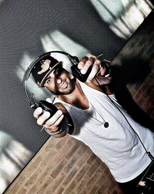 Tonight event pick in Sydney: BEYOND BRITANNIA upstairs at <a href="/Midnightshift/">Midnight Shift</a> bit.ly/1hIGo9R @DJ_Jonny_M