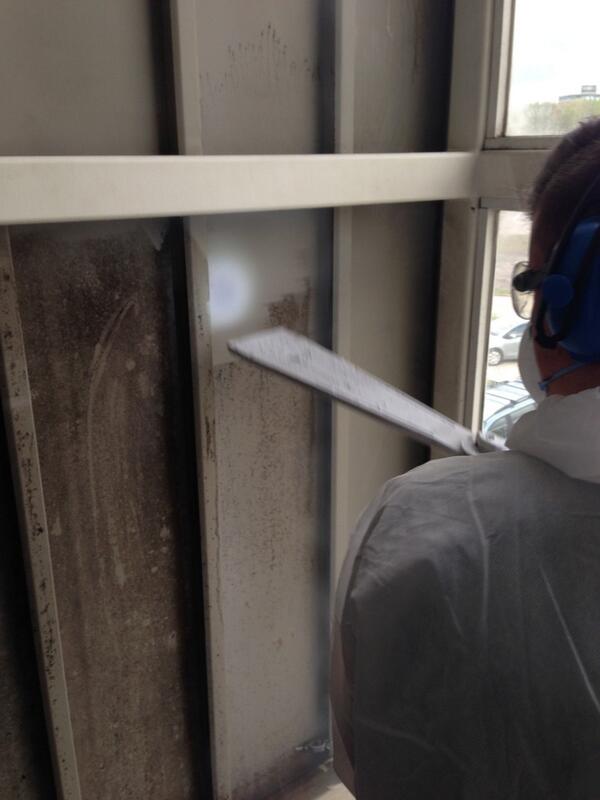 iceworkx's tweet image. Een complete liftschacht gereinigd met droogijsstraaltechniek. Verwijdering van schimmel, stof, vet en olieresten.